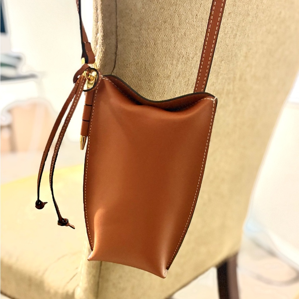 Elegant Tan Leather Women's Bag